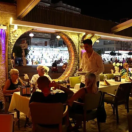 Apartahotel Mitos 3*